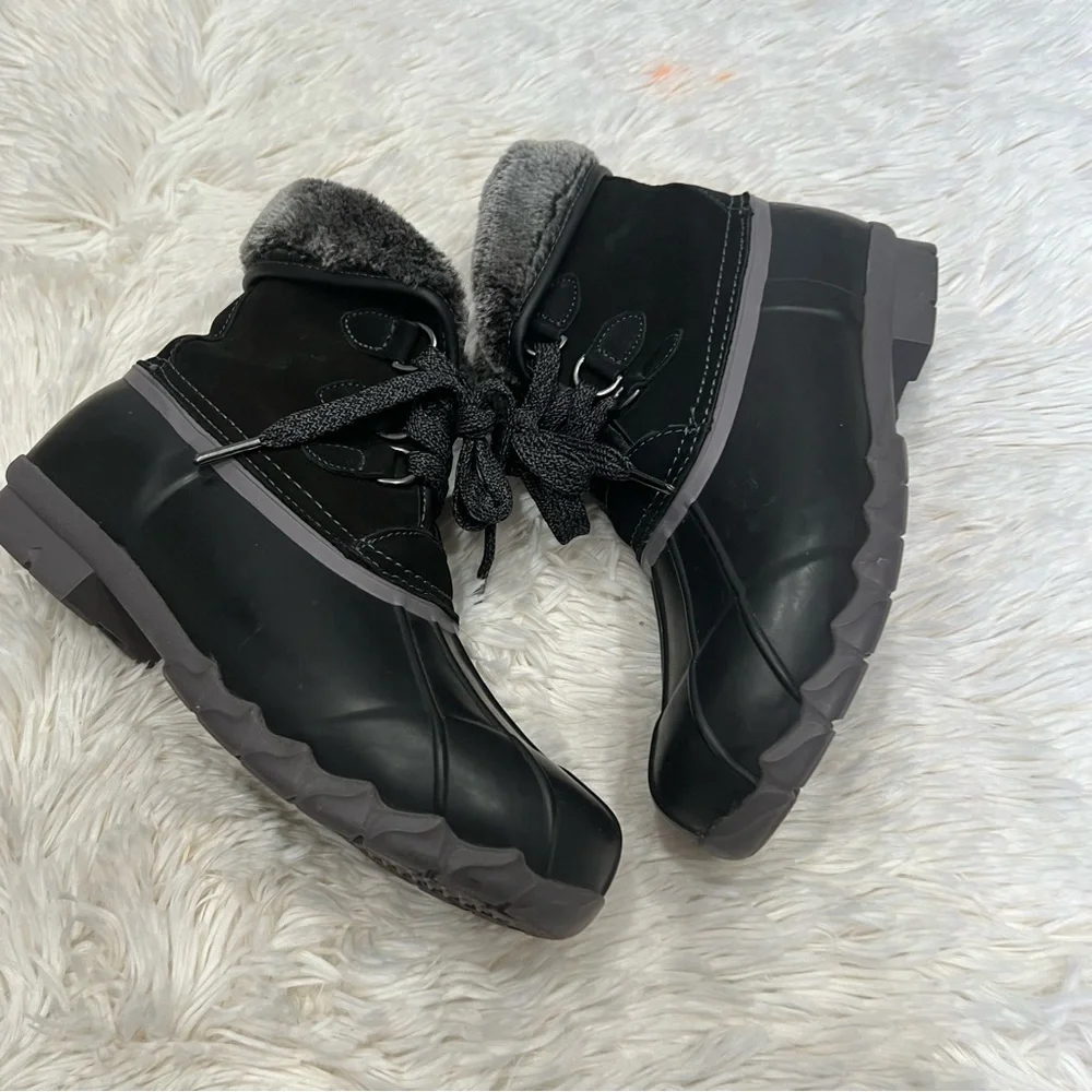 The‎ original Sporto genuine duck boots size 9